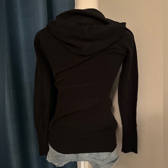 Black Guess Jacket Sweatshirt Scoop Neck Ribbed Long Sleeve Bedazzled Logo Small - Picture 4 of 8